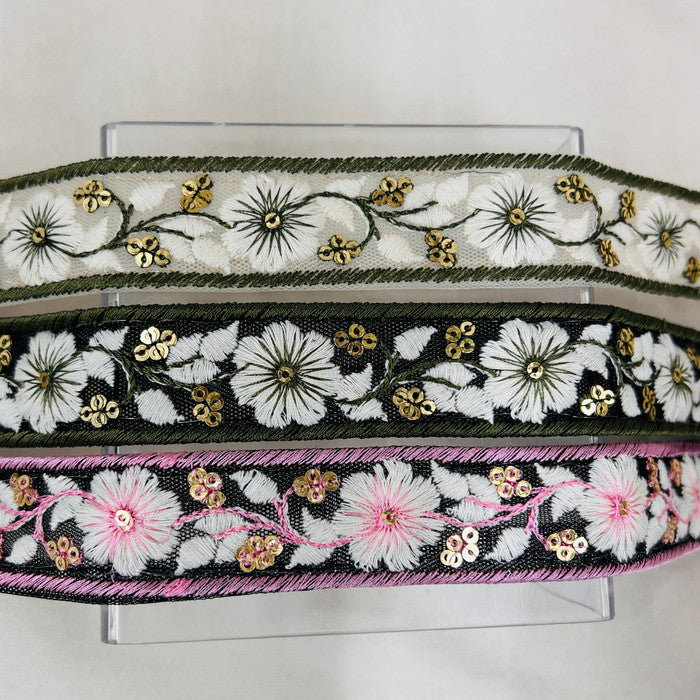 【50cm単位】 刺繍リボン 細幅 追憶の彼方で 優しく微笑む 白いクリスマスローズ チュール 幅約2.6cm 230930009