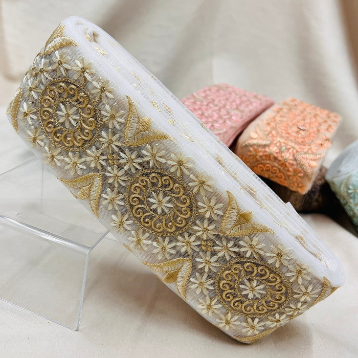 【50cm単位】 刺繍リボン 同系色の刺繡 小花柄のサークル チュール 幅約7.5cm 231003002