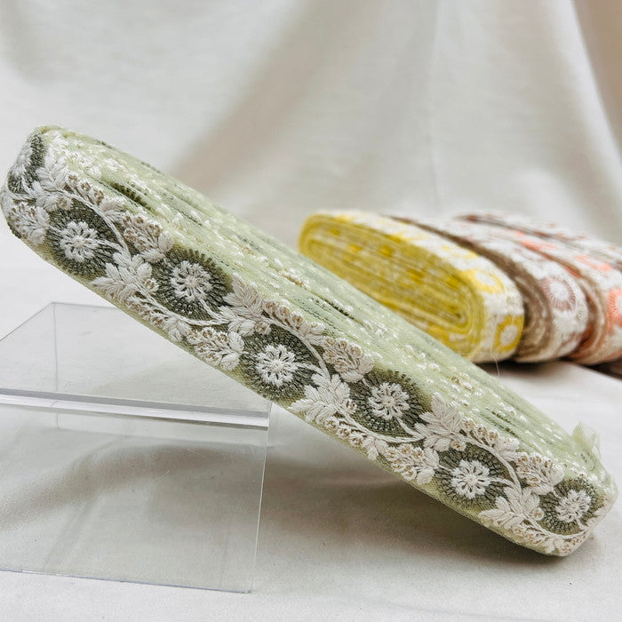 【50cm単位】 刺繍リボン 細幅 輝く氷と共に 雪の世界に咲く 花火の様な花 チュール 幅約2.8cm 231003003