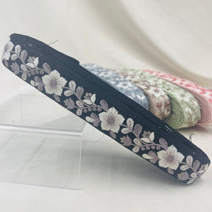 【50cm単位】 刺繍リボン 細幅 凛とした佇まい 白キキョウ 気品溢れる美しさ 布地 幅約3.1cm 230930005