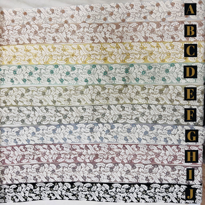 【50cm単位】 刺繍リボン 星の花がキラリ 穏やかに揺れる シルバーリーフ チュール 幅約6.3cm 230930006