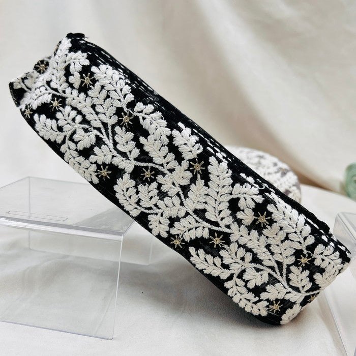 【50cm単位】 刺繍リボン 星の花がキラリ 穏やかに揺れる シルバーリーフ チュール 幅約6.3cm 230930006