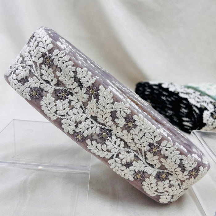 【50cm単位】 刺繍リボン 星の花がキラリ 穏やかに揺れる シルバーリーフ チュール 幅約6.3cm 230930006
