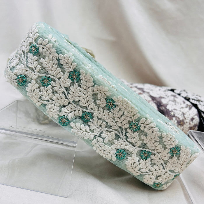 【50cm単位】 刺繍リボン 星の花がキラリ 穏やかに揺れる シルバーリーフ チュール 幅約6.3cm 230930006