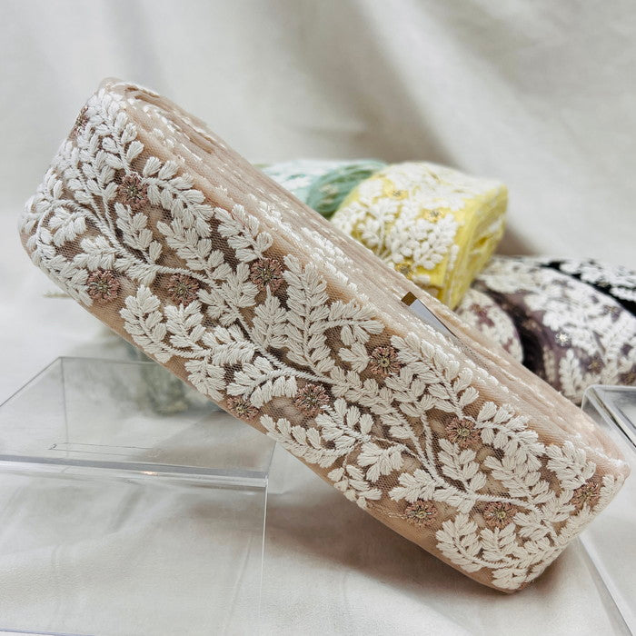 【50cm単位】 刺繍リボン 星の花がキラリ 穏やかに揺れる シルバーリーフ チュール 幅約6.3cm 230930006