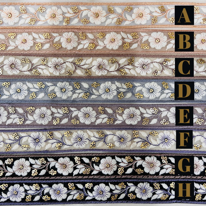 【50cm単位】 刺繍リボン 細幅 追憶の彼方で 優しく微笑む 白いクリスマスローズ チュール 幅約2.6cm 230930009
