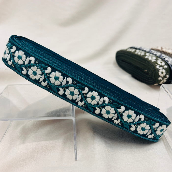 【50cm単位】 刺繍リボン 細幅 愛らしい小花 白いユキヤナギの ネックレス 布地 幅約3.2cm 231017003