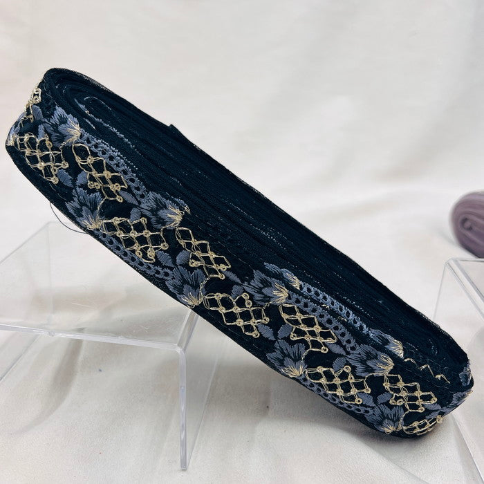 【50cm単位】 刺繍リボン 同系色が美しい 貴婦人が愛する お花のチョーカー チュール 幅約3.7cm 231017004