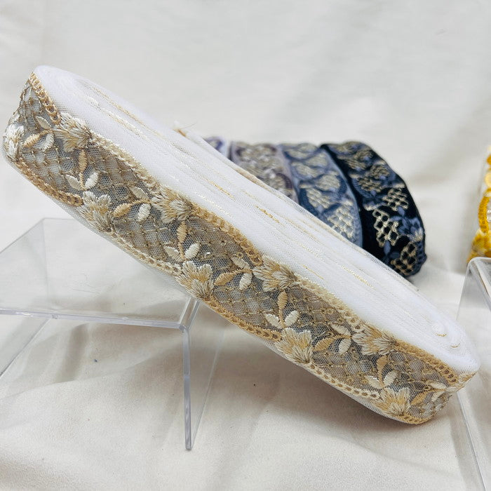 【50cm単位】 刺繍リボン 同系色が美しい 貴婦人が愛する お花のチョーカー チュール 幅約3.7cm 231017004