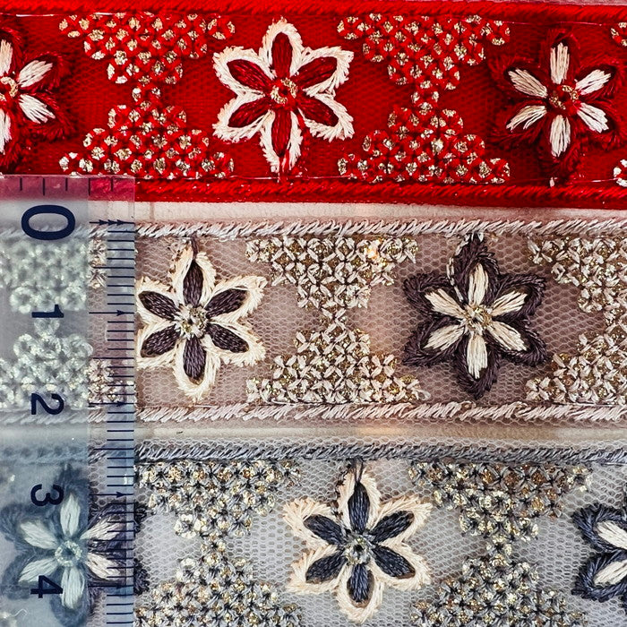 【50cm単位】 刺繍リボン 細幅 夜空に咲く 星になった 花達 チュール 幅2.3cm 231204002