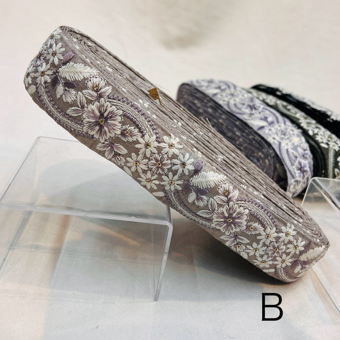 【50cm単位】 刺繍リボン 流れるような 曲線美 花を背負いたい 手鞠のような花 布地 幅約4cm 231204005