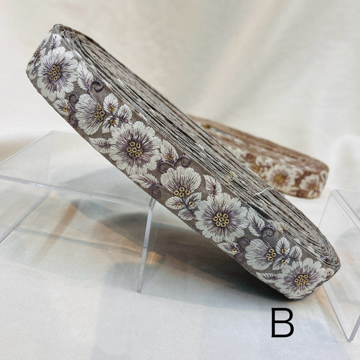 【50cm単位】 刺繍リボン 大輪の 白い花 氷の女王が 愛する 雪の花 布地 幅約3.2cm 231204006