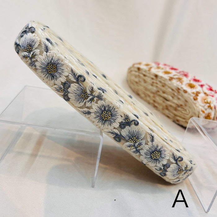 【50cm単位】 刺繍リボン 氷の女王が 愛する 大輪の 雪の花 チュール 幅約3.1cm 231204007