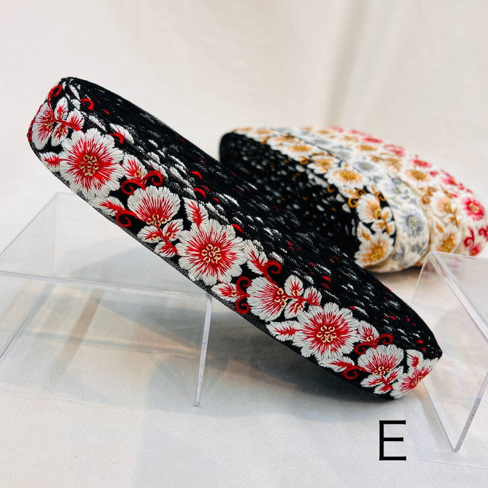 【50cm単位】 刺繍リボン 氷の女王が 愛する 大輪の 雪の花 チュール 幅約3.1cm 231204007