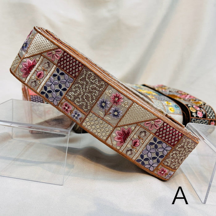 【50cm単位】 刺繍リボン 和と洋の共演 ニュアンスカラー 花柄の額縁 布地 幅約5.8cm 231204008