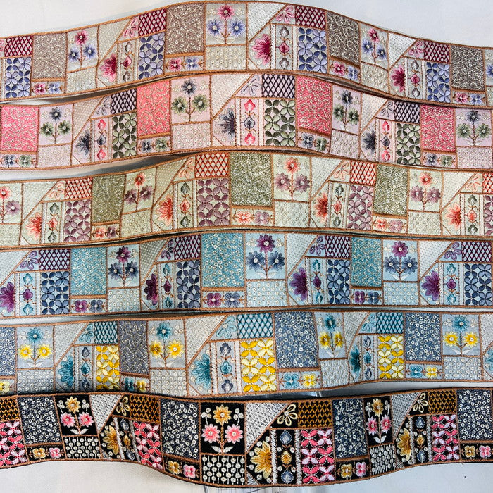 【50cm単位】 刺繍リボン 和と洋の共演 ニュアンスカラー 花柄の額縁 布地 幅約5.8cm 231204008