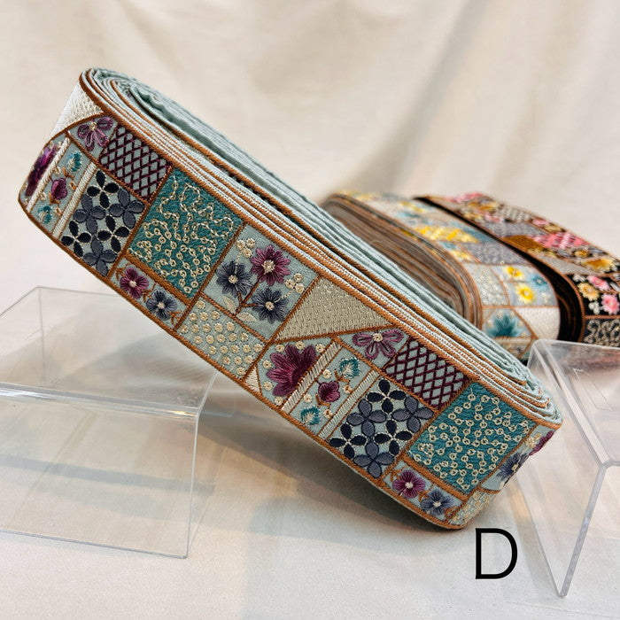 【50cm単位】 刺繍リボン 和と洋の共演 ニュアンスカラー 花柄の額縁 布地 幅約5.8cm 231204008