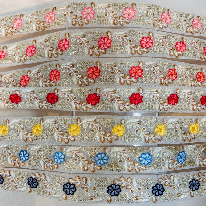 【50cm単位】 刺繍リボン 細幅 繊細な輝き 朝の 水面に 浮かぶ お花の 首飾り チュール 幅約3cm 240116006