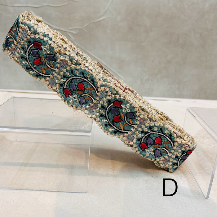 【50cm単位】 刺繍リボン カラフル ポップ メロディが 聴こえる スズランの 音符 チュール 幅約4.1cm 240116008