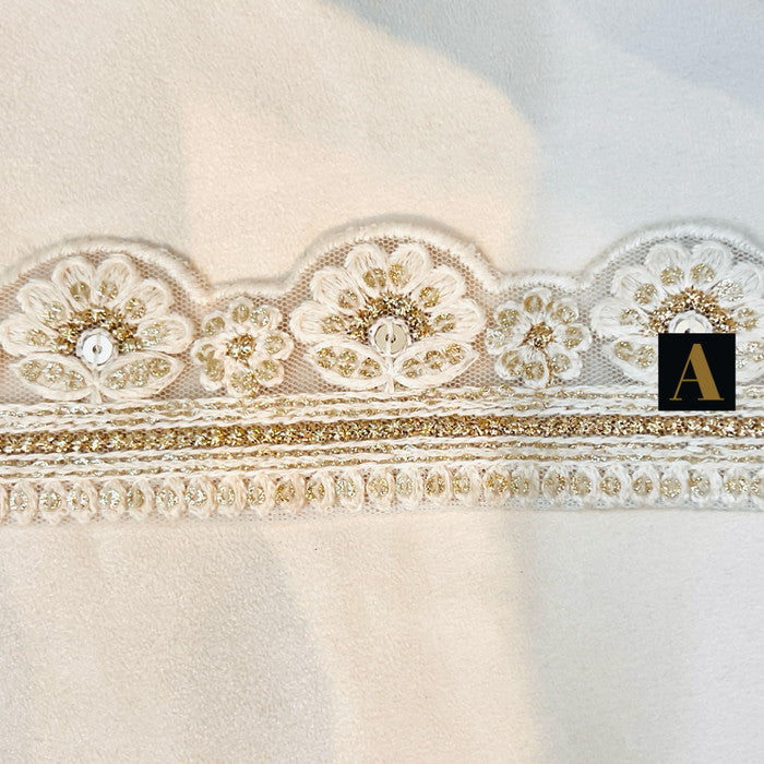 【50cm単位】 刺繍リボン ホワイトリボン 雪の王国の 丸いお花の お家 チュール 幅約4.5cm 240116012