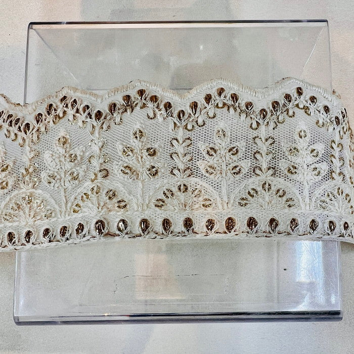 【50cm単位】 刺繍リボン ホワイトリボン 雪の国の 氷の結晶の 王冠 チュール 幅約5.4cm 240116013