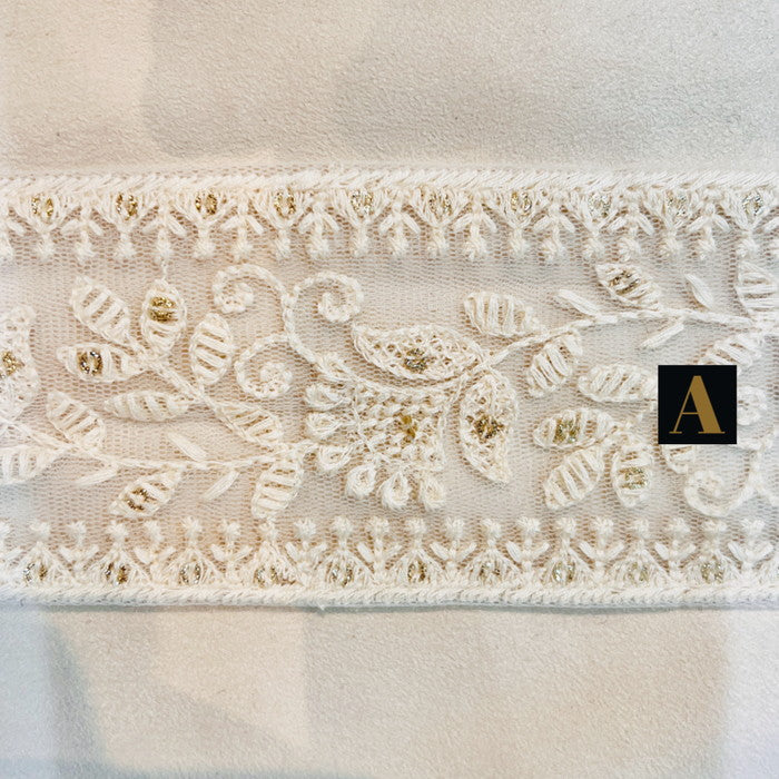 【50cm単位】 刺繍リボン ホワイトリボン 春の足音 蕾の トランペット チュール 幅約5.5cm 240116017