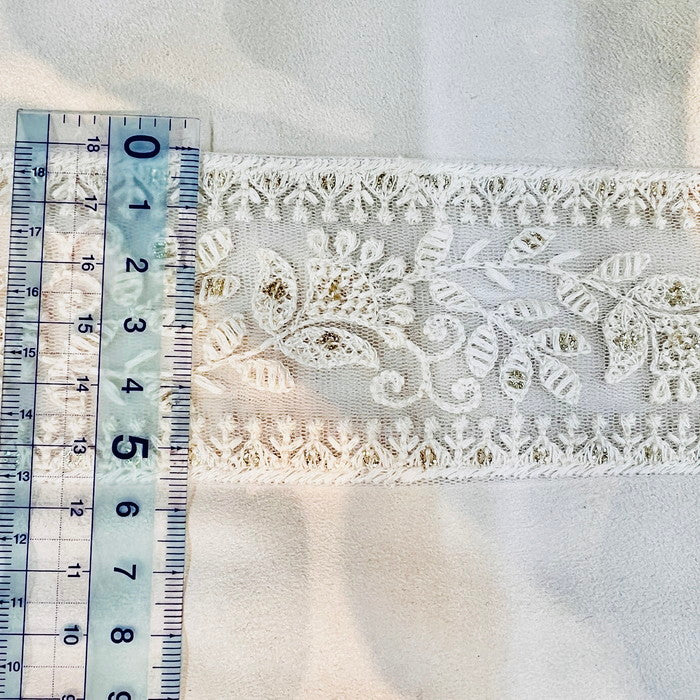 【50cm単位】 刺繍リボン ホワイトリボン 春の足音 蕾の トランペット チュール 幅約5.5cm 240116017