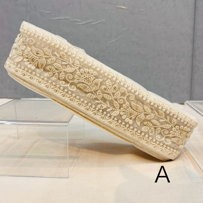 【50cm単位】 刺繍リボン ホワイトリボン 春の足音 蕾の トランペット チュール 幅約5.5cm 240116017