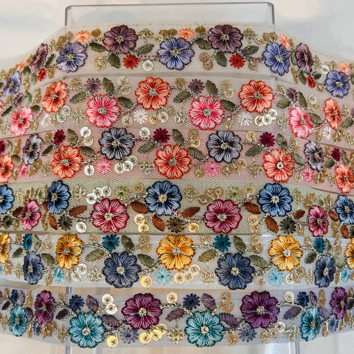 【50cm単位】 刺繍リボン 細幅で カラフル 金のチェーンに咲く お花の宝石 チュール 幅約2.4cm 240201001