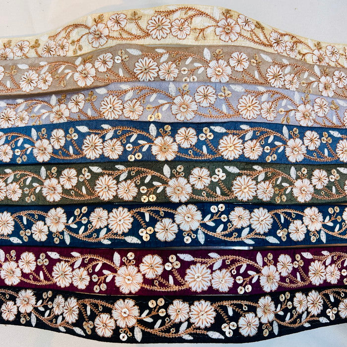 【50cm単位】 刺繍リボン 細幅 満開の 白い花 春の野に 咲く 美しい花々布地 幅約2.9cm 240201003