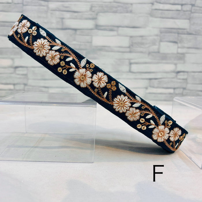 【50cm単位】 刺繍リボン 細幅 満開の 白い花 春の野に 咲く 美しい花々布地 幅約2.9cm 240201003