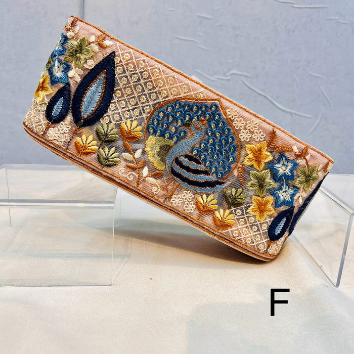 【50cm単位】 刺繍リボン 太幅 満開の 花の中で 孔雀の王様が優雅に 闊歩する チュール 幅約8.7cm 240216002