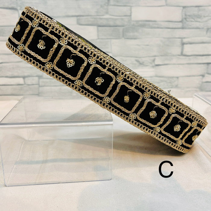 【50cm単位】 刺繍リボン 豪華絢爛 金糸と白糸で 紡ぐ 王宮の 花の 紋様 チュール・布地 幅約4.4cm 240220003
