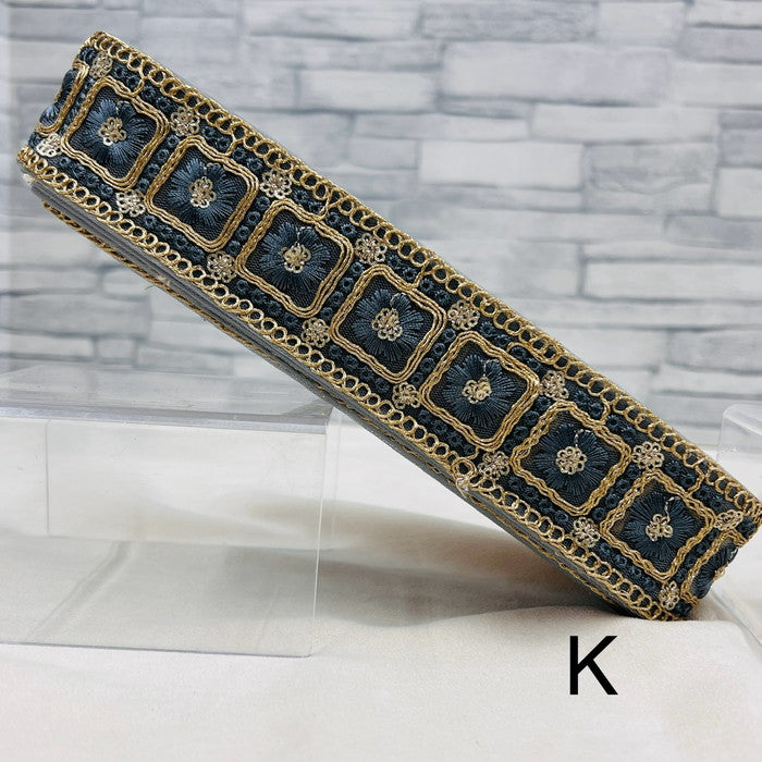 【50cm単位】 刺繍リボン 豪華絢爛 金糸と白糸で 紡ぐ 王宮の 花の 紋様 チュール・布地 幅約4.4cm 240220003