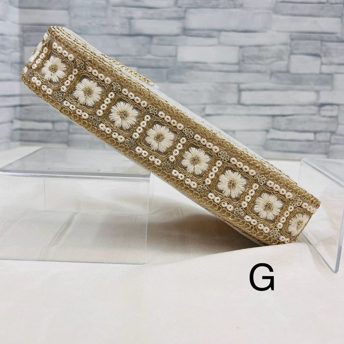 【50cm単位】 刺繍リボン 豪華絢爛 金糸と白糸で 紡ぐ 王宮の 花の 紋様 チュール・布地 幅約4.4cm 240220003