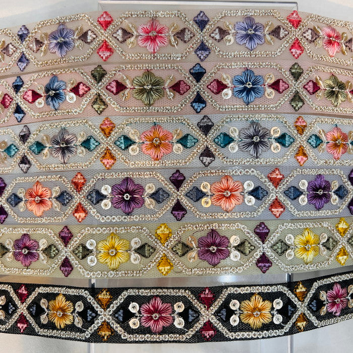 【50cm単位】 刺繍リボン 細幅 キラキラ可愛い カラフル お花の ドロップス チュール 布地 幅約2.5cm 240308001