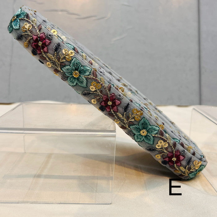 【50cm単位】 刺繍リボン 細幅 心ときめく花 咲き誇る 色とりどりの花 チュール 幅約2.8cm 240308002