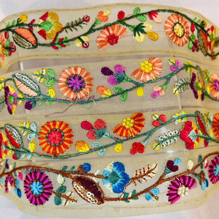 【50cm単位】 刺繍リボン 細幅 カラフル ポップ 心躍る可愛さ 絵本の中の 空想の花々 チュール 幅約3.1cm 240322001