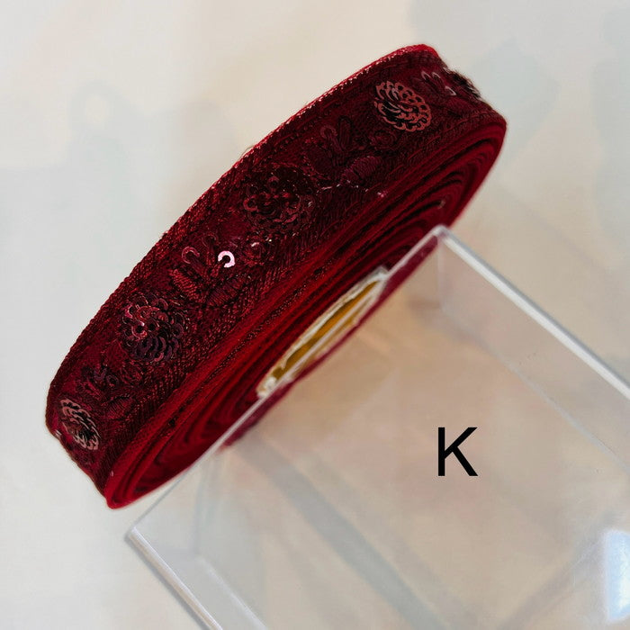 【50cm単位】 刺繍リボン 細幅 スパンコール 同系色で紡ぐ シンプル花柄 ① チュール 幅2cm 240322002