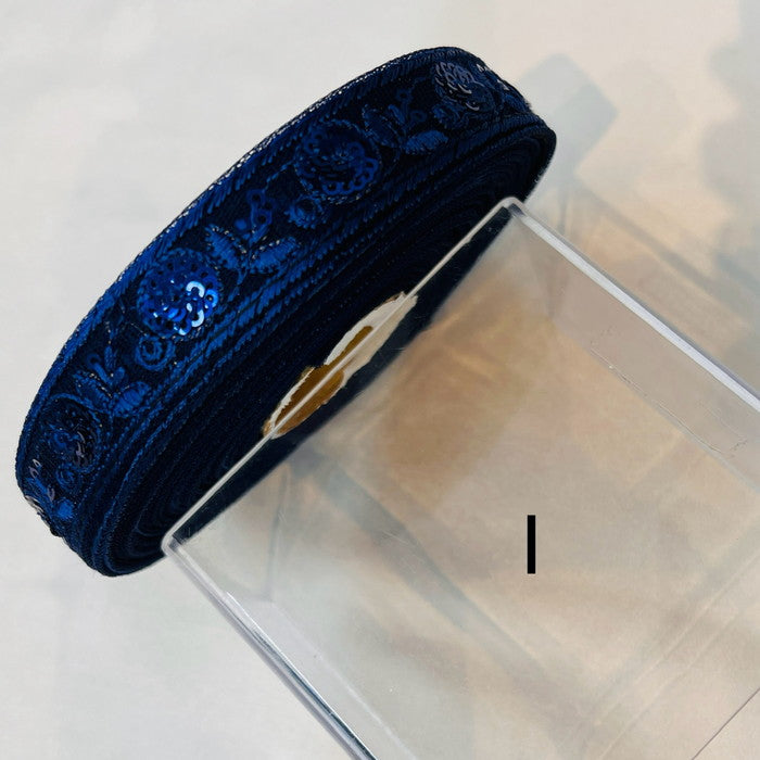 【50cm単位】 刺繍リボン 細幅 スパンコール 同系色で紡ぐ シンプル花柄 ② チュール 幅2cm 240322003