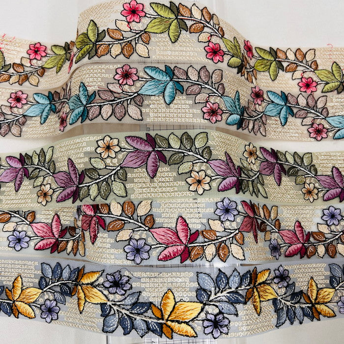 【50cm単位】 刺繍リボン カラフルで 美しい 雨上がりの雫に 煌めく花 チュール 幅約5.1cm 240408001
