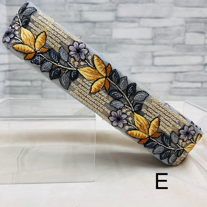 【50cm単位】 刺繍リボン カラフルで 美しい 雨上がりの雫に 煌めく花 チュール 幅約5.1cm 240408001
