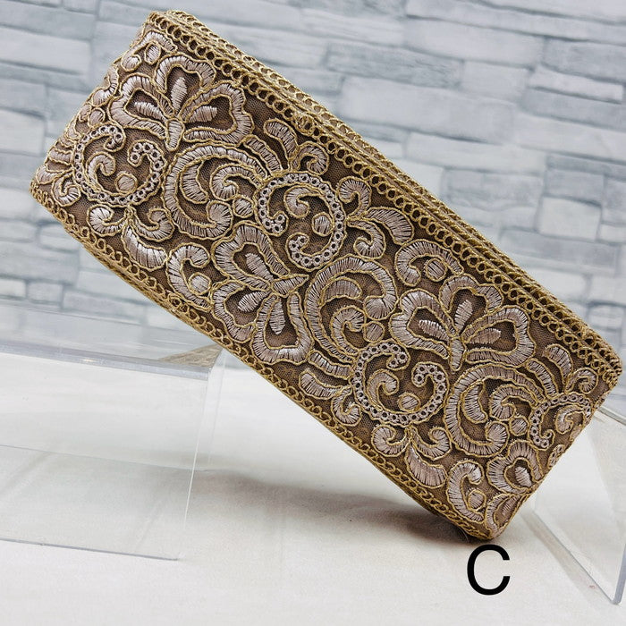 【50cm単位】 刺繍リボン 太幅 ノンスパンコール 金の糸で 華やぐ 流れるような デザインの花模様 チュール 幅約8.2cm 240408004