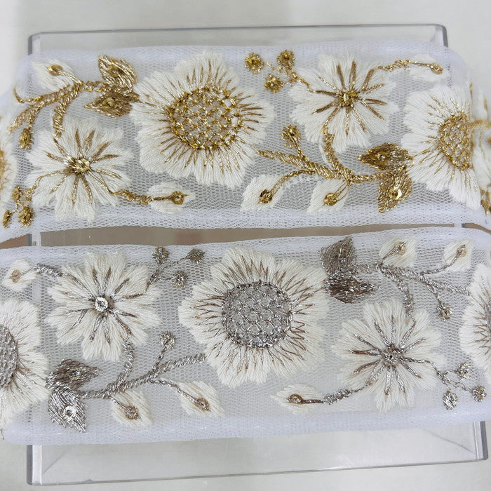【50cm単位】 刺繍リボン ホワイトの世界 白いヒマワリ のような花 チュール 幅約4cm 240408007