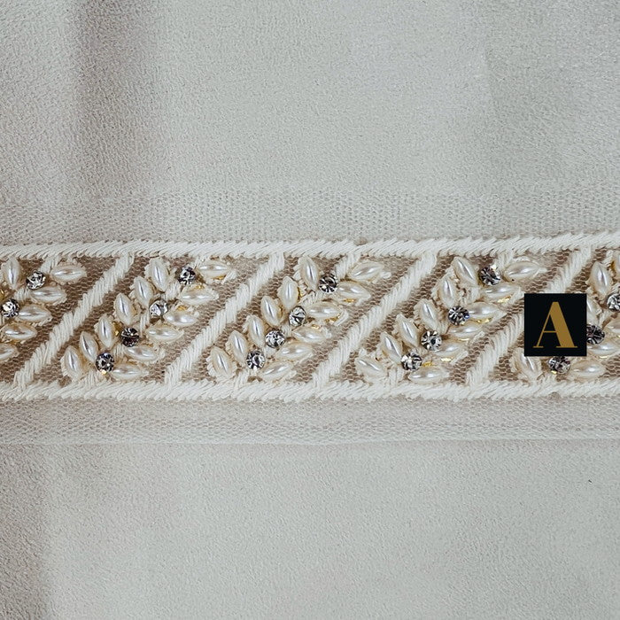 【50cm単位】 刺繍リボン ホワイトの世界 ぷっくり葉っぱと キラキラストーン チュール 幅約4.1cm 240408010