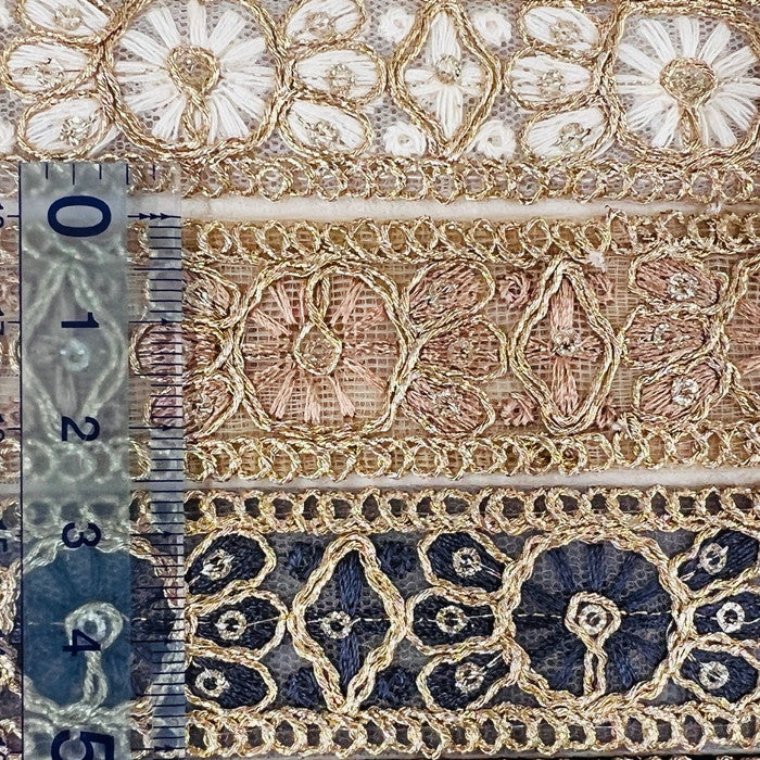 【50cm単位】 刺繍リボン 細幅 金の糸で 華やぐ マーガレットの ラビリンス チュール 幅約2.5cm 240408012