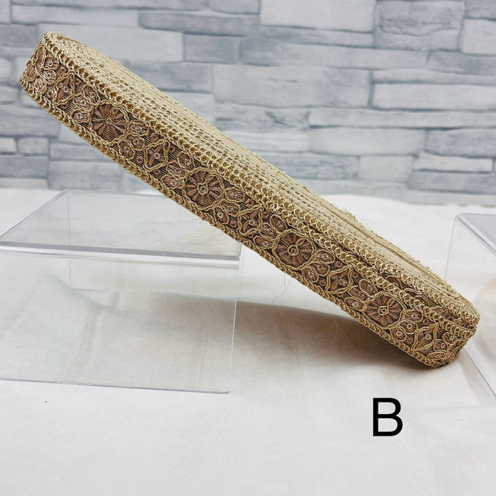 【50cm単位】 刺繍リボン 細幅 金の糸で 華やぐ マーガレットの ラビリンス チュール 幅約2.5cm 240408012