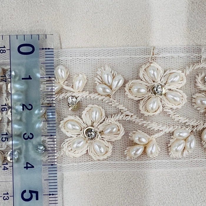 【50cm単位】 刺繍リボン ホワイトの世界 イミテーションパール お花の 美しい絵画 チュール 幅約4.3cm 240408013