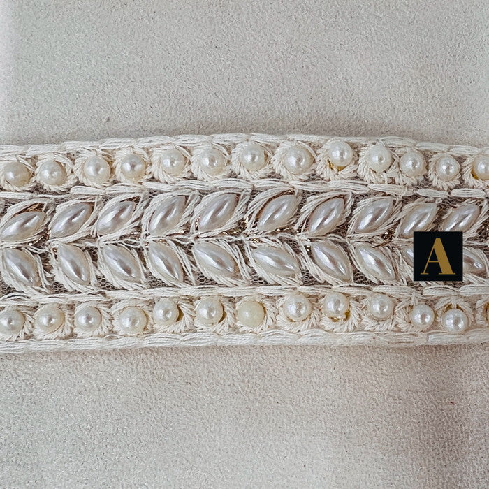 【50cm単位】 刺繍リボン ホワイトの世界 イミテーションパール お花の美しい絵画 チュール 幅約3.3cm 240408014