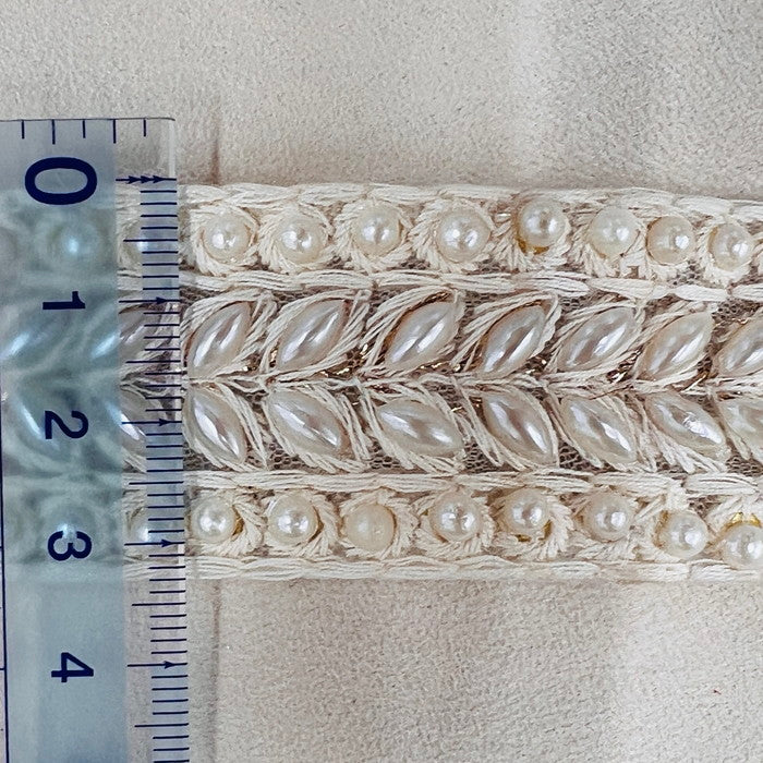 【50cm単位】 刺繍リボン ホワイトの世界 イミテーションパール お花の美しい絵画 チュール 幅約3.3cm 240408014